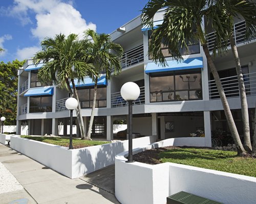 Gulf Tides of Longboat Key Image