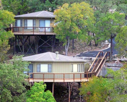 A tree house surrounded by wooded area.