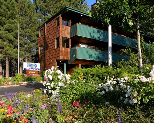 Snow Lake Lodge