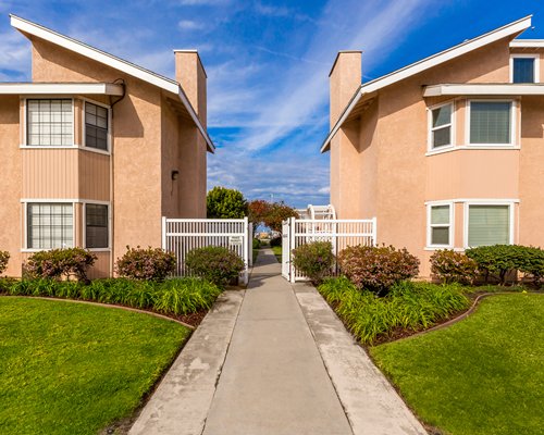 Scenic pathway to units at Channel Island Shores.