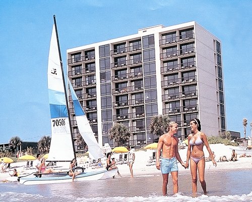 Schooner Beach & Racquet Club Image