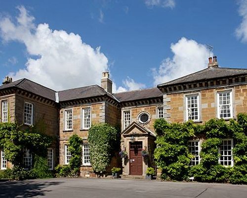 Exterior view of Sutton Hall Timeshare Club.