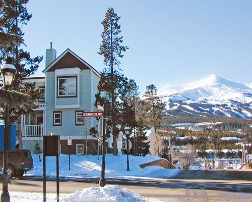 View of French Ridge Condominiums resort at snow.