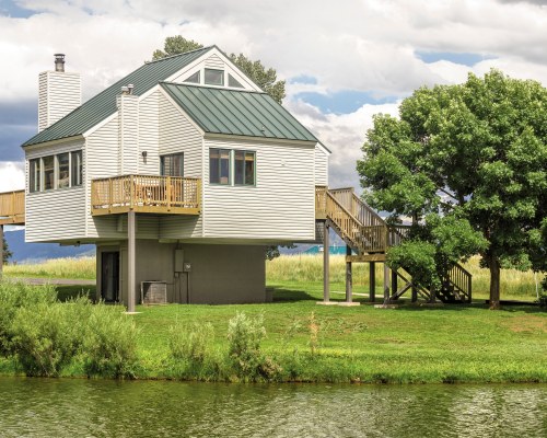 EXTERIOR VIEW OF A UNIT WITH A WATERFRONT AT WYNDHAM PAGOSA.