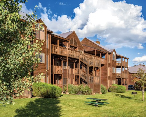AN SCENIC VIEW OF A MULTI STORY RESORT.