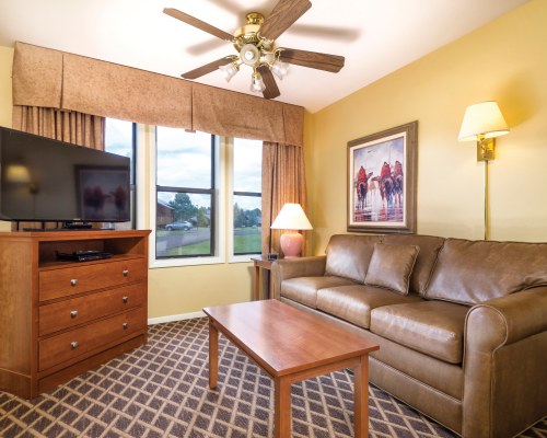 A WELL FURNISHED LIVING ROOM WITH TELEVISION.