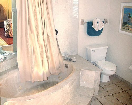 A bathroom with bathtub.
