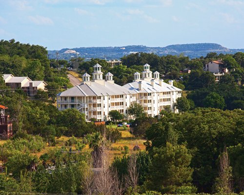 An exterior view of the Holiday Inn Club Vacations Hill Country Resort.