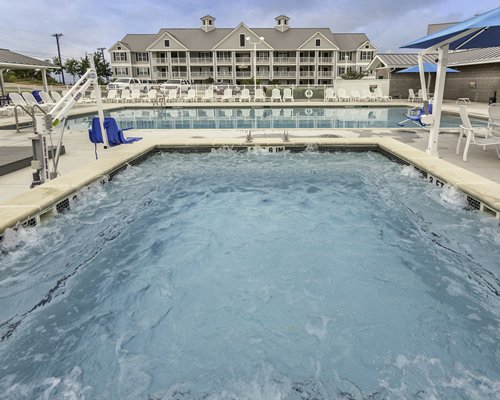 A view of resort with large whirlpool and pool area.
