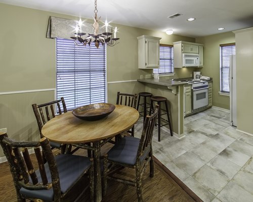 An open plan dining and kitchen area.