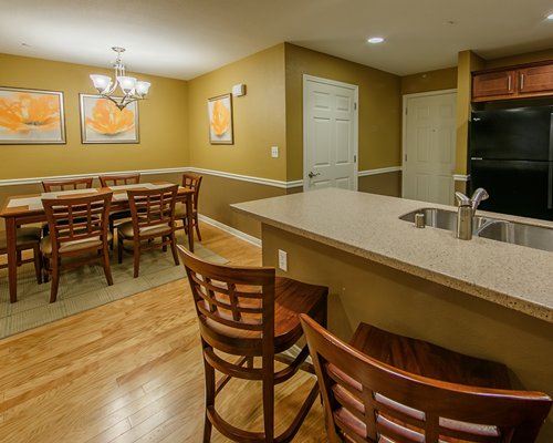 An open plan dining and kitchen area.