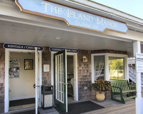 Island Manor Resort