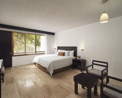 A well furnished bedroom.