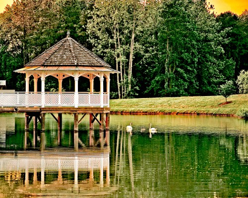 SCENIC VIEW OF THE LAKE WITH PIER.