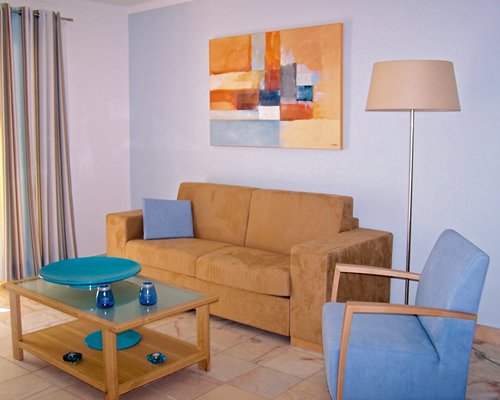 A well furnished living room.