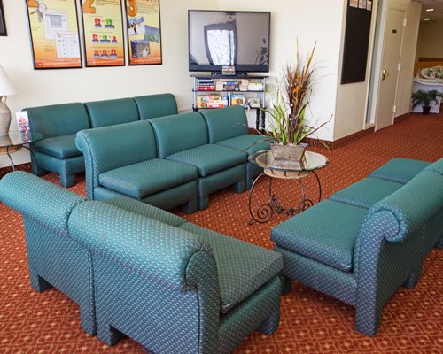 Lounge area with a television at Schooner II Beach and Racquet Club.