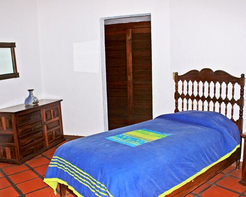 A well furnished bedroom.