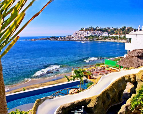 A grotto pool alongside the ocean.