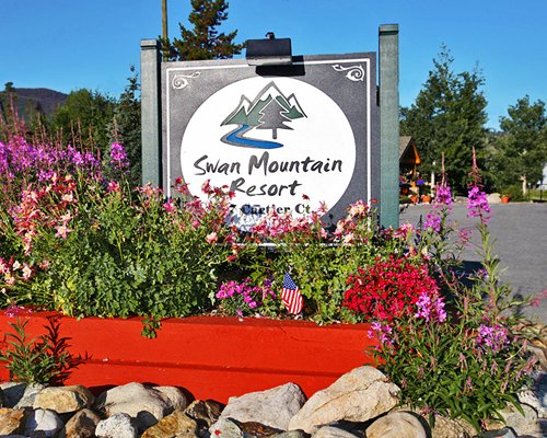 Signboard of Swan Mountain Resort.