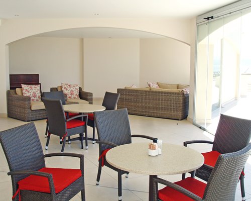 A lounge area at Beacon Island Hotel with an outside view.