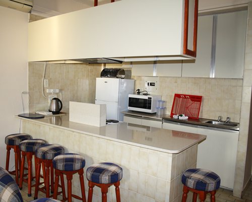 An open plan kitchen with a breakfast bar.