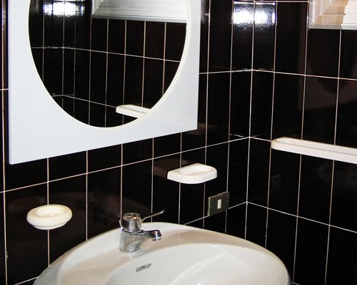A bathroom with a sink.