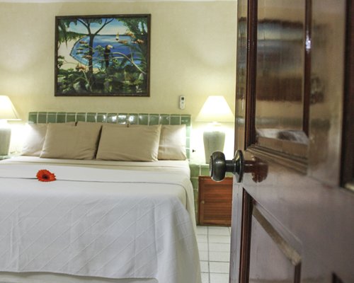 A well furnished bedroom.