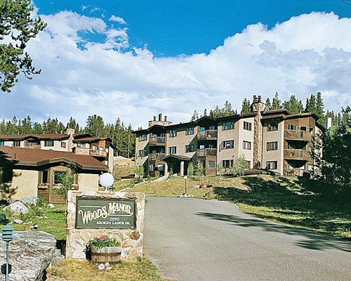 Woods Manor Condominiums Image