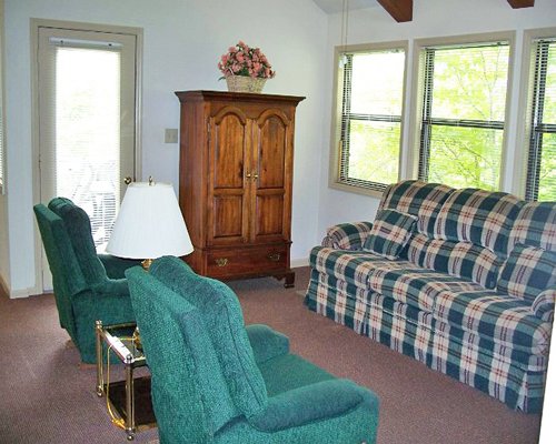 A well furnished living room.
