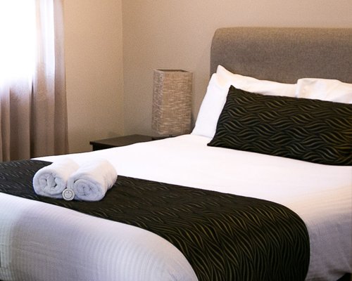 Furnished bedroom with a single bed.