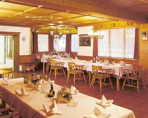 Indoor restaurant at Siesta Ferienclub Scharnitz.