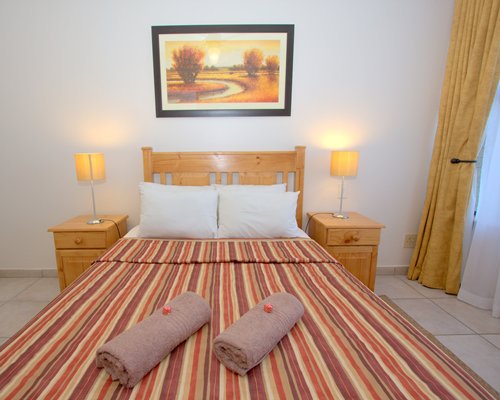 A well furnished bedroom.