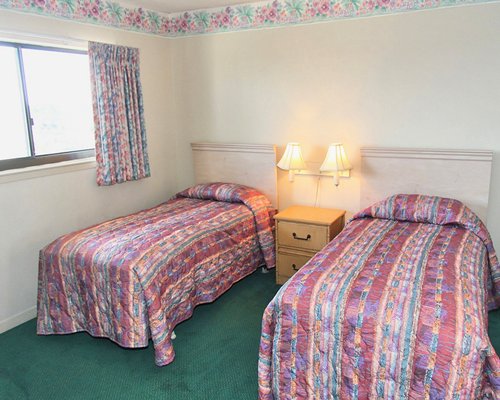 A well furnished bedroom with two twin beds.