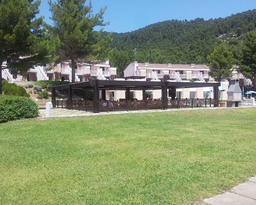 Scenic exterior view of an outdoor restaurant alongside resort units.