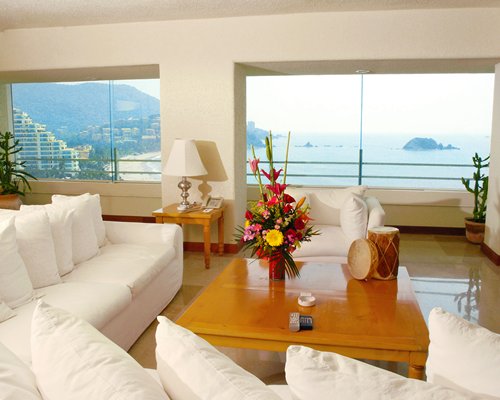 Hotel Emporio Ixtapa