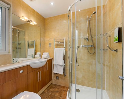 Pine Lake Resort - 4 Nights