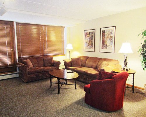 A well furnished living room.