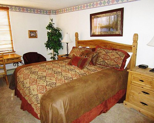 A well furnished bedroom with a king bed.