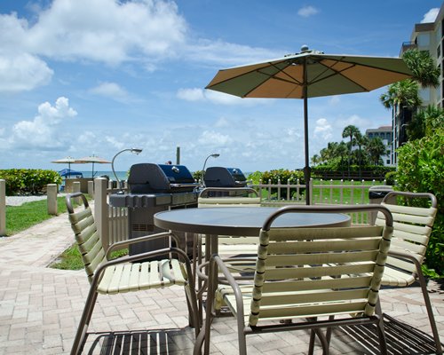 Vanderbilt Beach And Harbour Club