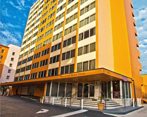 A street view of the Hollywood Beach Tower.