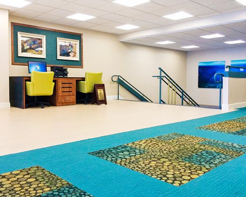 A well furnished common room.