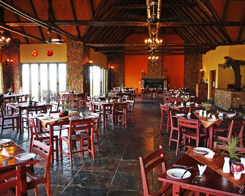 A well furnished indoor restaurant.