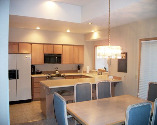 An open plan dining and kitchen area.