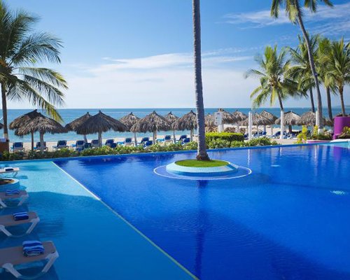 Golden Shores & Crown Paradise Club Puerto Vallarta