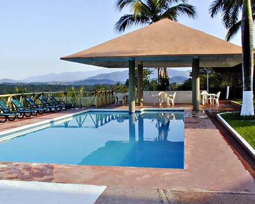 Exterior view of the Coral Vista del Mar resort.