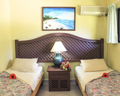 A well furnished bedroom with two twin beds.