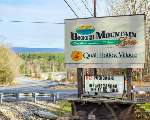 A street view of the Quail Hollow Village At Beech Mountain Lakes.