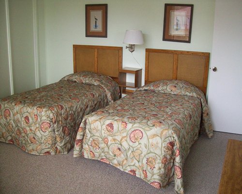 A well furnished bedroom with two twin beds.