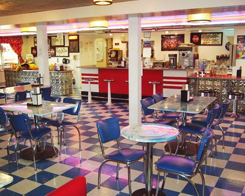 A well furnished indoor cafeteria.