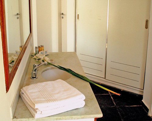 A bathroom with a sink.